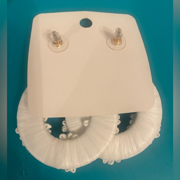 White floral dangle hoop earrings with gold stud details - Picture 4 of 4